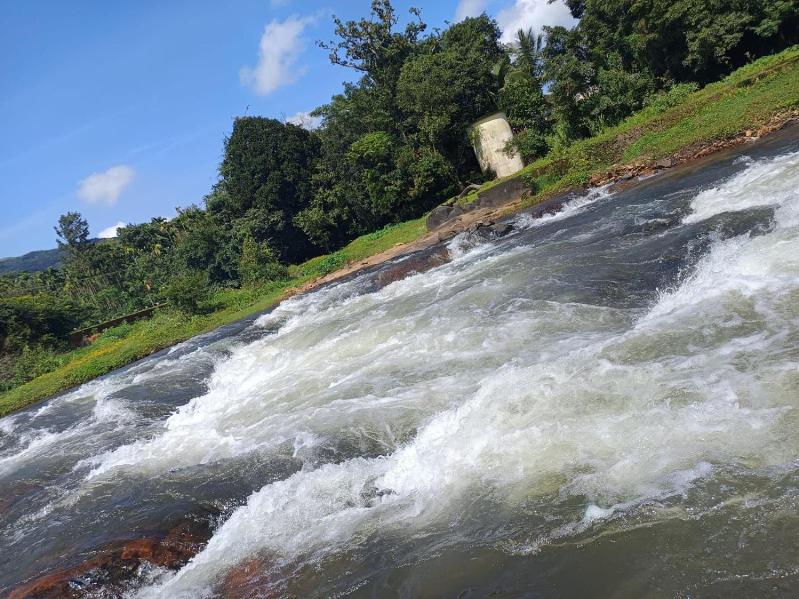 Chegāt Kuruva Shoreline Wayanad מראה חיצוני תמונה
